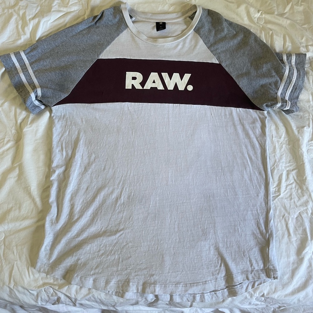 T-shirt G-Star size XL. Sorry for the bad quality of my pictures !